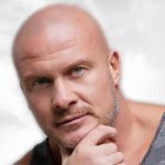 44-летнему Вячеславу Узелкову сделали операцию