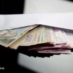 “Будете получать мизерную пенсию”. В НБУ указали на риски зарплаты “в конвертах”