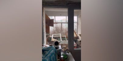 
Известная украинская актриса показала свою разрушенную квартиру в Чернигове в результате вражеской атаки
