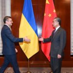 Глава МИД Китая заверил Кулебу, что его страна не продает оружие России