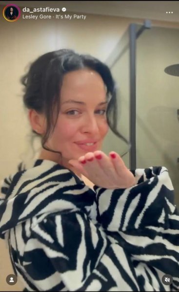
38-летняя Даша Астафьева показала, как выглядит до и после макияжа
