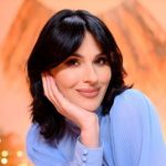 Маша Ефросинина показала, как в купальнике погружается в ледяной Днепр зимой