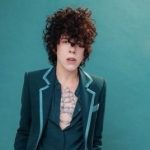 Певице LP после ее благодарности россиянам за худи с триколором отменили концерт в Литве