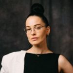 38-летняя Даша Астафьева показала, как выглядит до и после макияжа