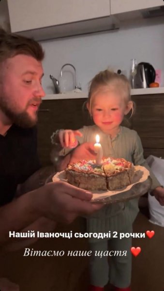 
Оля Цыбульская показалась с мужем и своими родителями на дне рождения племянницы
