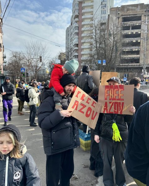 
Даша Кацурина ответила, как рассказывает 8-летней дочери о войне, и показала фото с митинга
