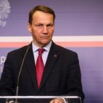 Сикорский обратился к Папе Римскому: Можно также поощрить Путина вывести войска из Украины