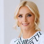 Ирина Федишин показала редкое фото с мамой и удивила ее молодым видом: “Словно две сестры”