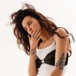 Надя Дорофеева снялась топлес и откровенно рассказала о проблемах с гормонами