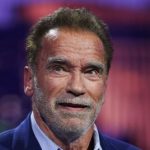 76-летний Арнольд Шварценеггер впервые показался с кардиостимулятором после операции на сердце