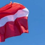 Латвия может депортировать сотни россиян