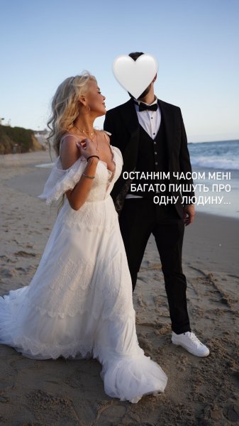 
Алина Гросу показала новые фото со свадьбы и намекнула, что вышла замуж за известного россиянина
