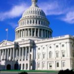 Лидер демократов в Палате представителей призвал принять помощь Украине в новые каникулы