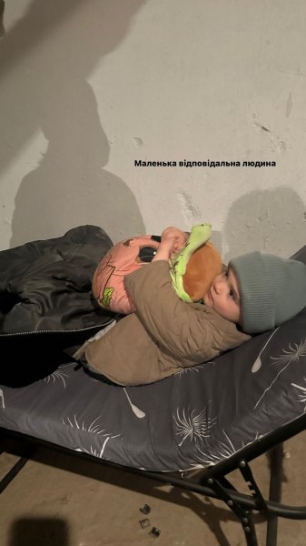 
Дорофеева показала, как с детьми Кацурина во время обстрела Киева пряталась в бомбоубежище
