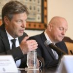 Немецкий вицеканцлер надеется на положительное решение Конгресса США о помощи Украине