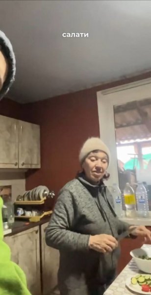 
Звезда "Лиги смеха" Иван Люленов привез возлюбленную-украинку в село в Молдове и показался с родителями
