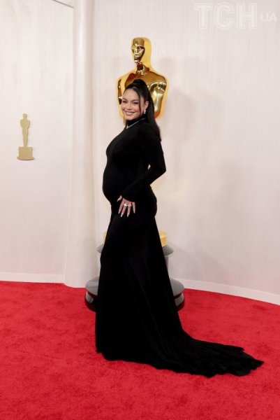 
Известная американская актриса впервые заявила о беременности на красной дорожке "Оскар-2024"
