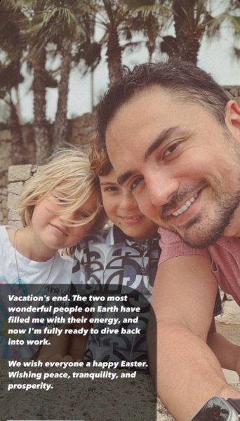
Экс-муж Славы Каминской показался с их подросшими детьми во время отдыха за границей
