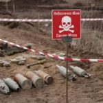 На Херсонщине двое мужчин подорвались на российской мине, один – погиб