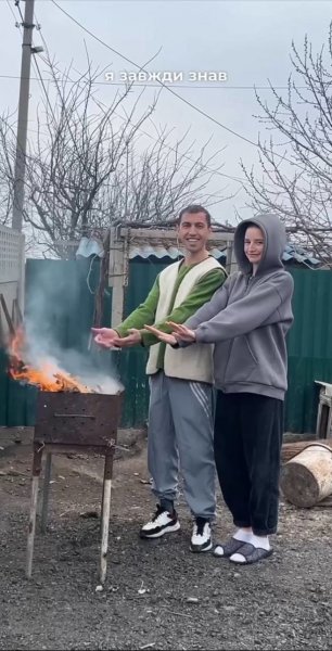 
Звезда "Лиги смеха" Иван Люленов привез возлюбленную-украинку в село в Молдове и показался с родителями
