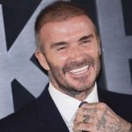 Дэвид Бекхэм в резиновых сапогах насмешил видео с курицами на ферме: “С моими детишками”