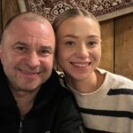 Жена Виктора Павлика показала его архивное фото с густой кудрявой шевелюрой до плеч