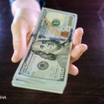 Каким может быть курс доллара в начале марта: прогноз банкира