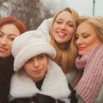 Оля Полякова показала свою маму в клипе и посвятила ей нежную песню