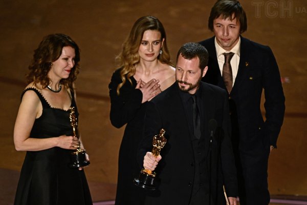 
Украина впервые получила "Оскара": реакция звезд на награждение фильма "20 дней в Мариуполе"
