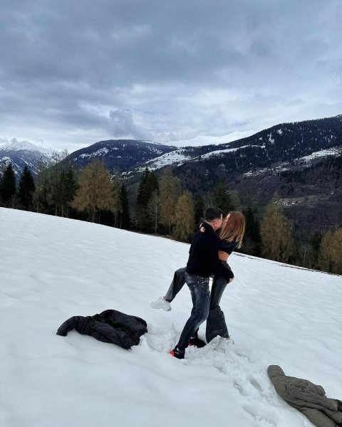 
Экс-муж Ани Лорак после того, как сделал предложение, показал, как с невестой развлекается в Альпах
