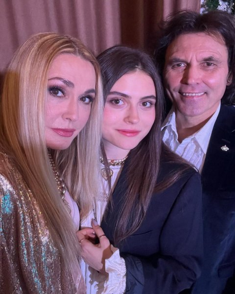
Ольга Сумская показала младшую дочь-красавицу и поздравила ее с 22-летием
