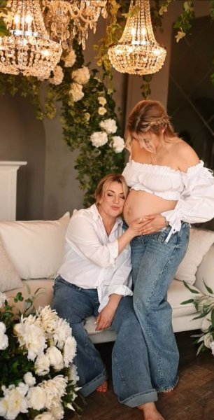 
"Мама" Верки Сердючки восхитила фото с дочерью на последних месяцах беременности
