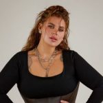 Похудевшая Александра Зарицкая села на шпагат и показала, как держит себя в форме