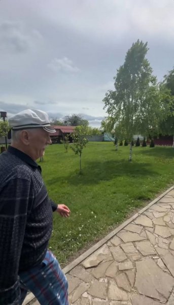 
Алан Бадоев показался с папой и восхитил их общим отдыхом в загородном доме: "Обожаю"
