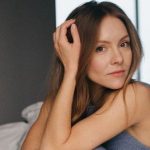 Елена Шоптенко после операции на ноге показала, как проходит ее реабилитация: “В колене теперь крюк”