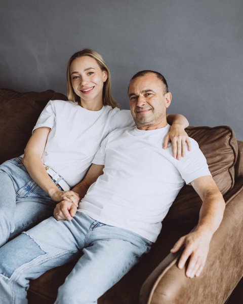 
29-летняя жена Виктора Павлика призналась, как возлюбленный реагирует на ее желание родить второго ребенка
