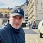 Арсен Мирзоян резко ответил на упреки, что он “развлекается” на концертах во время войны