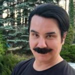 Павел Зибров показался возле своего загородного особняка и признался, что сделал впервые