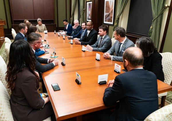 Украинские депутаты Канаду увеличит военную помощь