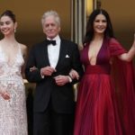 Кэтрин Зета-Джонс с мужем показали свою заметно подросшую дочь и поздравили ее с 21-летием