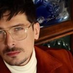 Известный 34-летний украинский певец оказался под капельницами: “Попал в больницу”