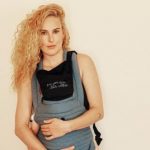 Дочь Брюса Уиллиса впервые показала кадры с домашних родов и поздравила дочь с важным праздником