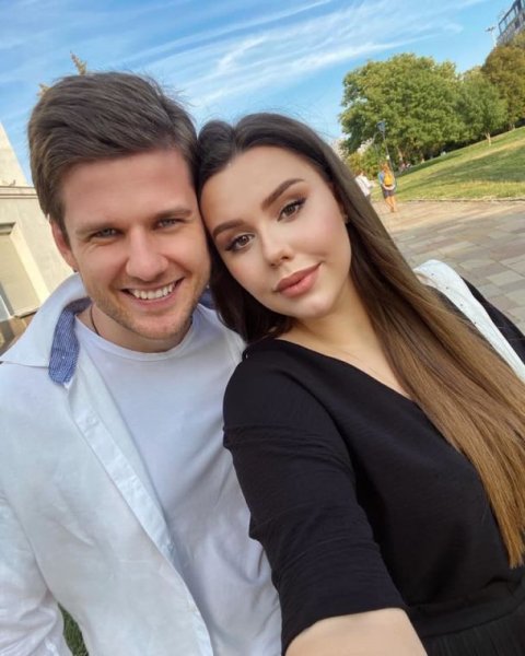 
Павел Зибров признался, когда его 27-летняя дочь сыграет свадьбу с женихом-бизнесменом
