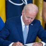 Байден подписал законопроект о помощи Украине