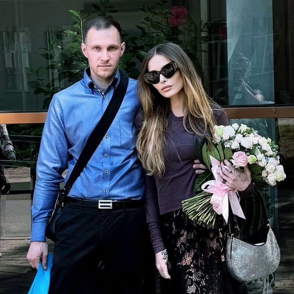 
37-летняя Снежана Онопко снова вышла замуж и впервые показала своего возлюбленного
