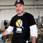 Лиев Шрайбер призвал мировое сообщество поддержать Украину перед боем Усика