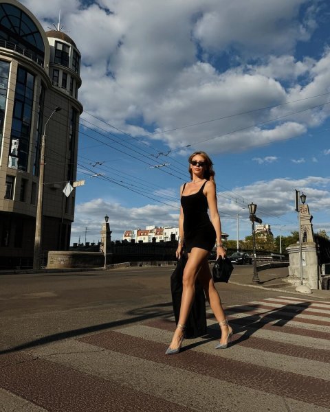 
Леся Никитюк в коротеньком платье произвела фурор в Одессе своими бесконечно длинными ножками
