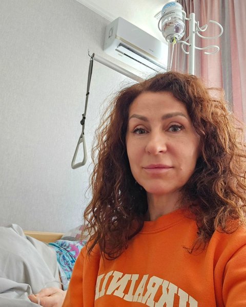 
Маме Надежды Матвеевой сделали операцию: "Самое сложное уже позади"

