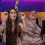 Организаторы Евровидения оштрафовали украинцев за футболки с призывом освободить защитников Азовстали