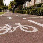 За что могут наказывать велосипедистов и водителей самокатов: основные нарушения и штрафы